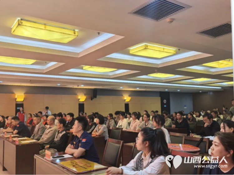 阳泉市义工联合会举行2026年彩虹助学助学金发放仪式义工联捐赠的6万元善款凝聚着义工的点滴爱心向每一位捐款人致敬受助学生做励志发言向资助人表达了真诚的谢意并立志回馈社会传递爱心 - 第9张