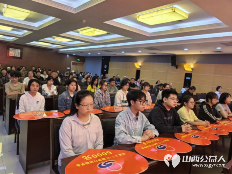 阳泉市义工联合会举行2026年彩虹助学助学金发放仪式义工联捐赠的6万元善款凝聚着义工的点滴爱心向每一位捐款人致敬受助学生做励志发言向资助人表达了真诚的谢意并立志回馈社会传递爱心 - 第7张