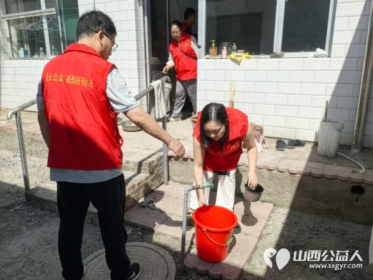 情系困境群众志愿传递温情----忻州市爱心公益协会走进忻府区东楼乡东楼村为困境群众王先锋送上米面油等生活物资帮扶与暖心关怀以点滴善举传递社会温情 - 第13张 - 山西公益人 情系困境群众志愿传递温情----忻州市爱心公益协会走进忻府区东楼乡东楼村为困境群众王先锋送上米面油等生活物资帮扶与暖心关怀以点滴善举传递社会温情 - 第13张
