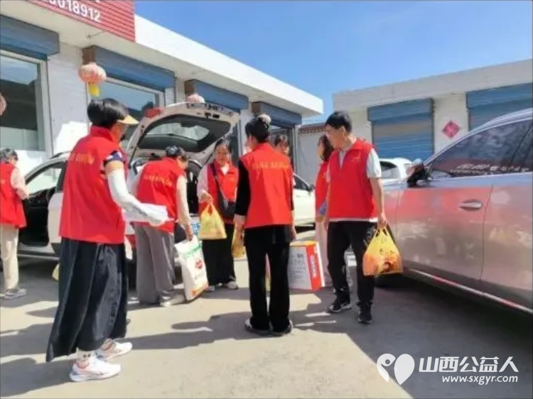 情系困境群众志愿传递温情----忻州市爱心公益协会走进忻府区东楼乡东楼村为困境群众王先锋送上米面油等生活物资帮扶与暖心关怀以点滴善举传递社会温情 - 第2张 - 山西公益人 情系困境群众志愿传递温情----忻州市爱心公益协会走进忻府区东楼乡东楼村为困境群众王先锋送上米面油等生活物资帮扶与暖心关怀以点滴善举传递社会温情 - 第2张