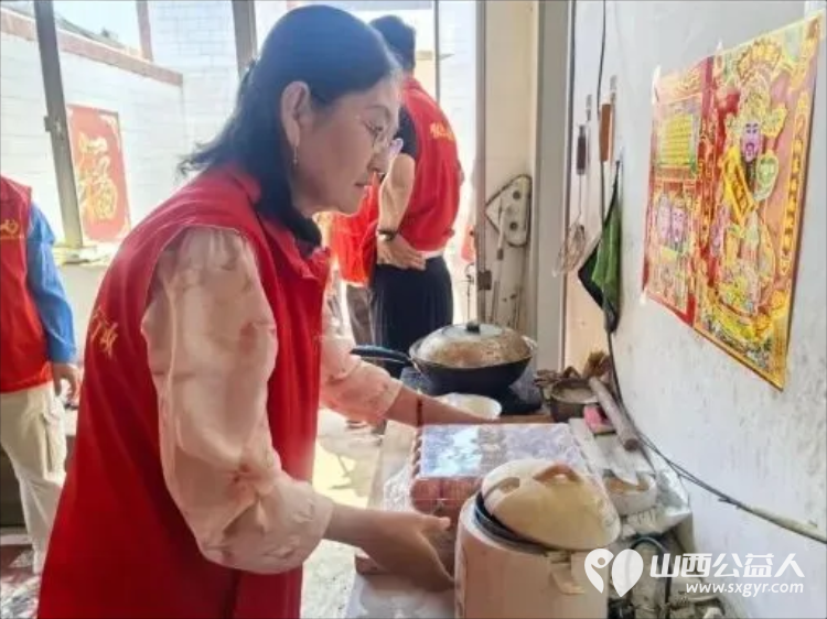 情系困境群众志愿传递温情----忻州市爱心公益协会走进忻府区东楼乡东楼村为困境群众王先锋送上米面油等生活物资帮扶与暖心关怀以点滴善举传递社会温情 - 第10张 - 山西公益人 情系困境群众志愿传递温情----忻州市爱心公益协会走进忻府区东楼乡东楼村为困境群众王先锋送上米面油等生活物资帮扶与暖心关怀以点滴善举传递社会温情 - 第10张