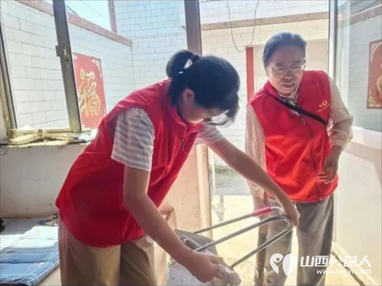 情系困境群众志愿传递温情----忻州市爱心公益协会走进忻府区东楼乡东楼村为困境群众王先锋送上米面油等生活物资帮扶与暖心关怀以点滴善举传递社会温情 - 第12张 - 山西公益人 情系困境群众志愿传递温情----忻州市爱心公益协会走进忻府区东楼乡东楼村为困境群众王先锋送上米面油等生活物资帮扶与暖心关怀以点滴善举传递社会温情 - 第12张