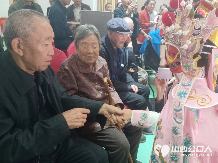 寿阳县卡卡公益携手山西鼎盛源煤层气开发有限公司、山西阿勇非遗文化艺术中心、众享商贸有限公司走进寿川敬老院开展爱心慰问活动为院内老人送去米面油纯牛奶等生活物资 - 第31张
