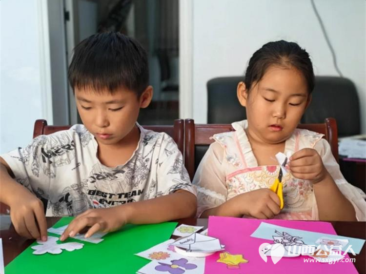 壹基金儿童服务站|运城市爱心驿站社会工作服务中心相城社区儿童服务站开展指尖寄爱意童心谢师恩教师节活动带领辖区儿童以巧手传情以童心献礼用最纯粹的方式致敬辛勤耕耘的人民教师 - 第10张 - 山西公益人 壹基金儿童服务站|运城市爱心驿站社会工作服务中心相城社区儿童服务站开展指尖寄爱意童心谢师恩教师节活动带领辖区儿童以巧手传情以童心献礼用最纯粹的方式致敬辛勤耕耘的人民教师 - 第10张