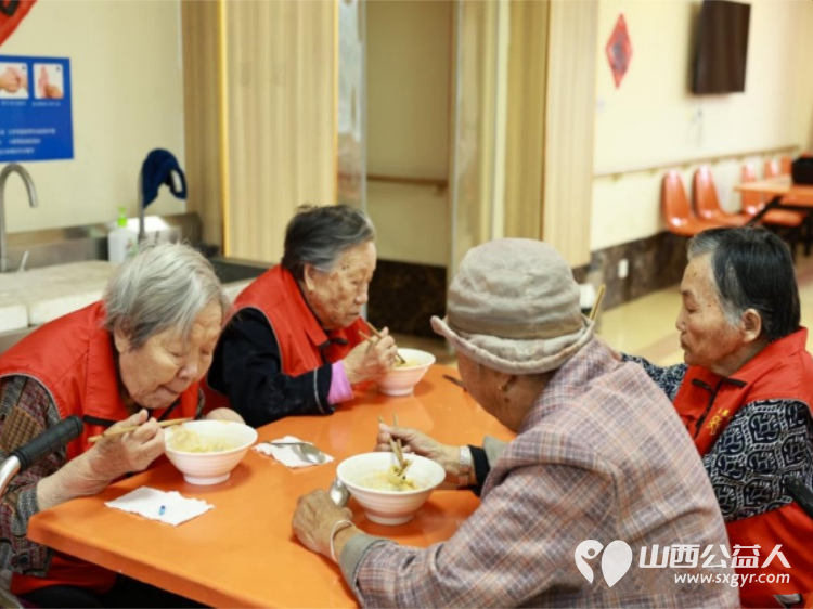 饺香传暖意温情暖夕阳----吕梁市阳光社区联合吕梁市自然资源局走进养老院开展敬老主题活动有热闹温馨的文艺展演为本月过生日的老人们举办了温馨的集体生日会 - 第3张