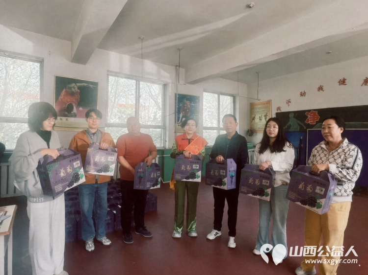 感念师恩果香传情----澳门会芳国际贸易促进会(太原)走进太原市清徐集义乡初级中学致敬一线教师为我校教师准备了葡萄礼盒以朴实的心意致敬辛勤耕耘的乡村教师 - 第24张 - 山西公益人 感念师恩果香传情----澳门会芳国际贸易促进会(太原)走进太原市清徐集义乡初级中学致敬一线教师为我校教师准备了葡萄礼盒以朴实的心意致敬辛勤耕耘的乡村教师 - 第24张