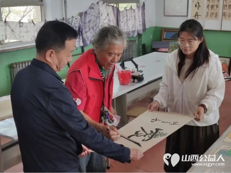 感念师恩果香传情----澳门会芳国际贸易促进会(太原)走进太原市清徐集义乡初级中学致敬一线教师为我校教师准备了葡萄礼盒以朴实的心意致敬辛勤耕耘的乡村教师 - 第18张 - 山西公益人 感念师恩果香传情----澳门会芳国际贸易促进会(太原)走进太原市清徐集义乡初级中学致敬一线教师为我校教师准备了葡萄礼盒以朴实的心意致敬辛勤耕耘的乡村教师 - 第18张