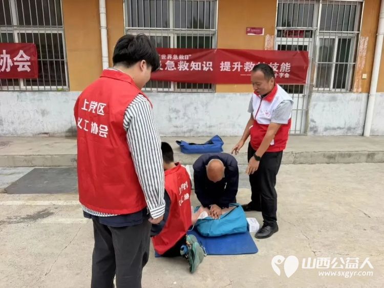 暖心便民服务进基层----上党区义工协会守护一老一小困难群众及特殊群体的实际生活爱心义剪惠民政策宣传提供免费基础健康检查将便民服务送到基层群众身边 - 第31张