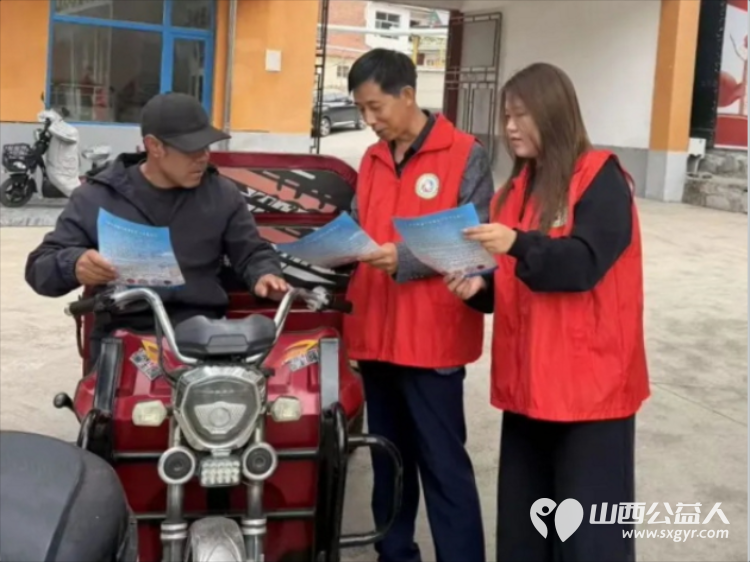 暖心便民服务进基层----上党区义工协会守护一老一小困难群众及特殊群体的实际生活爱心义剪惠民政策宣传提供免费基础健康检查将便民服务送到基层群众身边 - 第4张