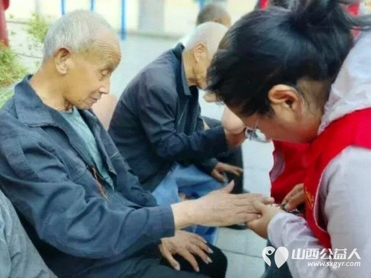 情暖敬老路志愿微光润----忻州市爱心公益协会携手社会爱心人士赴代县慰问敬老院五保老人把物资帮扶和暖心陪伴送到老人身边 - 第8张 - 山西公益人 情暖敬老路志愿微光润----忻州市爱心公益协会携手社会爱心人士赴代县慰问敬老院五保老人把物资帮扶和暖心陪伴送到老人身边 - 第8张