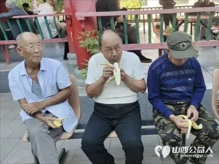 情暖敬老路志愿微光润----忻州市爱心公益协会携手社会爱心人士赴代县慰问敬老院五保老人把物资帮扶和暖心陪伴送到老人身边 - 第6张 - 山西公益人 情暖敬老路志愿微光润----忻州市爱心公益协会携手社会爱心人士赴代县慰问敬老院五保老人把物资帮扶和暖心陪伴送到老人身边 - 第6张