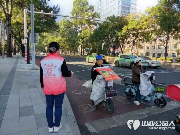 文明出行守新规志愿护航筑防线----长治市正能量公益协会志愿者与一线交警开展电动自行车交通安全专项宣传与文明劝导志愿服务活动全方位守护群众出行安全 - 第31张 - 山西公益人 文明出行守新规志愿护航筑防线----长治市正能量公益协会志愿者与一线交警开展电动自行车交通安全专项宣传与文明劝导志愿服务活动全方位守护群众出行安全 - 第31张