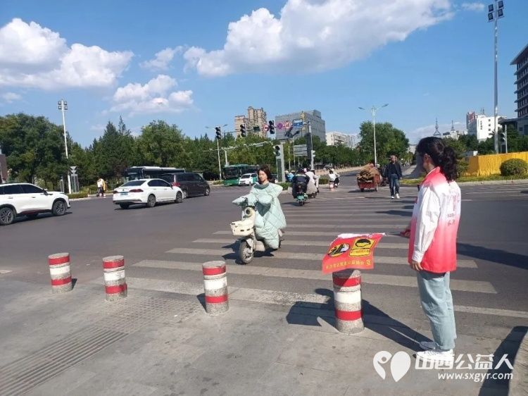 文明出行守新规志愿护航筑防线----长治市正能量公益协会志愿者与一线交警开展电动自行车交通安全专项宣传与文明劝导志愿服务活动全方位守护群众出行安全 - 第25张 - 山西公益人 文明出行守新规志愿护航筑防线----长治市正能量公益协会志愿者与一线交警开展电动自行车交通安全专项宣传与文明劝导志愿服务活动全方位守护群众出行安全 - 第25张