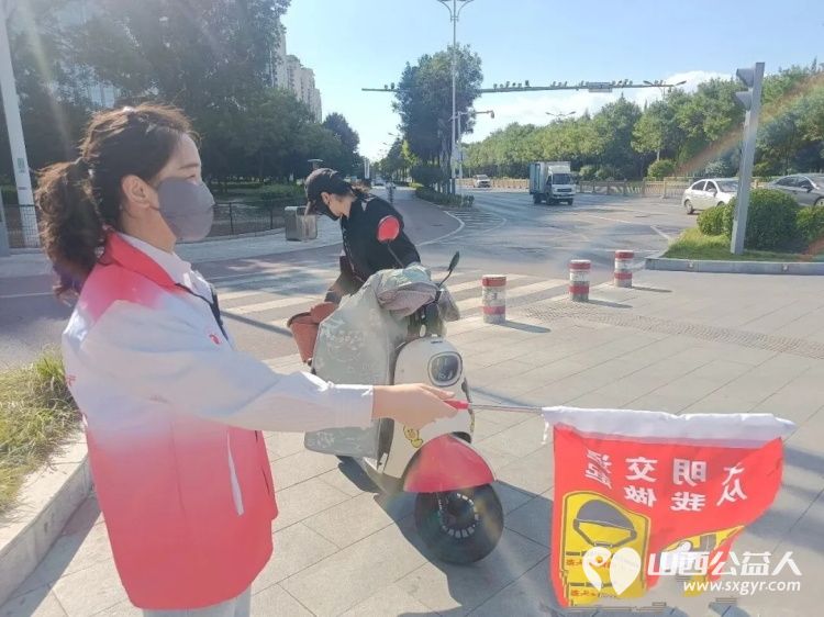 文明出行守新规志愿护航筑防线----长治市正能量公益协会志愿者与一线交警开展电动自行车交通安全专项宣传与文明劝导志愿服务活动全方位守护群众出行安全 - 第22张 - 山西公益人 文明出行守新规志愿护航筑防线----长治市正能量公益协会志愿者与一线交警开展电动自行车交通安全专项宣传与文明劝导志愿服务活动全方位守护群众出行安全 - 第22张