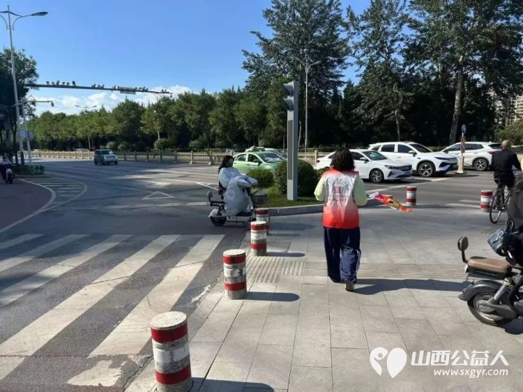 文明出行守新规志愿护航筑防线----长治市正能量公益协会志愿者与一线交警开展电动自行车交通安全专项宣传与文明劝导志愿服务活动全方位守护群众出行安全 - 第17张 - 山西公益人 文明出行守新规志愿护航筑防线----长治市正能量公益协会志愿者与一线交警开展电动自行车交通安全专项宣传与文明劝导志愿服务活动全方位守护群众出行安全 - 第17张