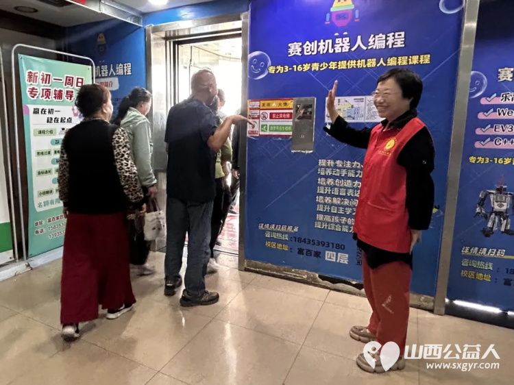 阳泉市义工联合会携阳泉九达国际影城联合举办以满足老年人观影需求享受阳泉品质生活为主题帮助他们走进电影院体验年轻人的时尚95位老人免费观看了热播电影《欢迎来龙餐馆》 - 第14张 - 山西公益人 阳泉市义工联合会携阳泉九达国际影城联合举办以满足老年人观影需求享受阳泉品质生活为主题帮助他们走进电影院体验年轻人的时尚95位老人免费观看了热播电影《欢迎来龙餐馆》 - 第14张