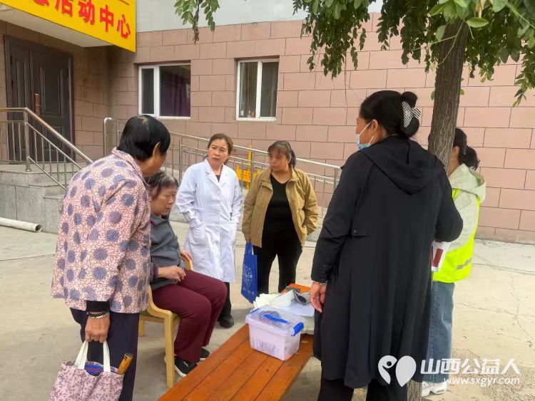 志愿服务进社区健康活动暖人心----介休市敬老协会2026年9月16日组织志愿者去北坛街道介公东路社区安康嘉苑为社区所有老人爱心理发义诊等多项贴心服务 - 第13张 - 山西公益人 志愿服务进社区健康活动暖人心----介休市敬老协会2026年9月16日组织志愿者去北坛街道介公东路社区安康嘉苑为社区所有老人爱心理发义诊等多项贴心服务 - 第13张