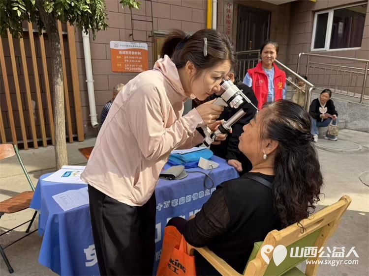 志愿服务进社区健康活动暖人心----介休市敬老协会2026年9月16日组织志愿者去北坛街道介公东路社区安康嘉苑为社区所有老人爱心理发义诊等多项贴心服务 - 第10张 - 山西公益人 志愿服务进社区健康活动暖人心----介休市敬老协会2026年9月16日组织志愿者去北坛街道介公东路社区安康嘉苑为社区所有老人爱心理发义诊等多项贴心服务 - 第10张
