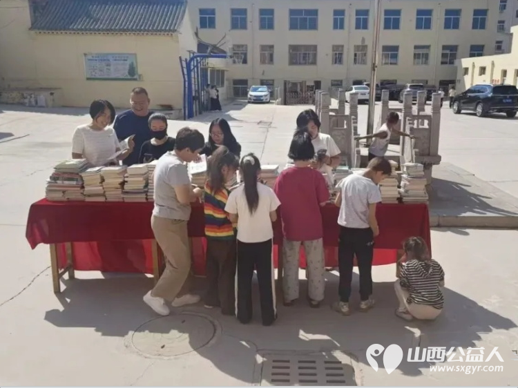 津晋公益双联动乡村校园筑书香----正能量公益志愿服务天津河东联络站携手山西五台联络站奔赴山西省五台县沟南小学开展公益图书捐赠活动为乡村学子送去600册书籍与温暖关怀 - 第9张 - 山西公益人 津晋公益双联动乡村校园筑书香----正能量公益志愿服务天津河东联络站携手山西五台联络站奔赴山西省五台县沟南小学开展公益图书捐赠活动为乡村学子送去600册书籍与温暖关怀 - 第9张