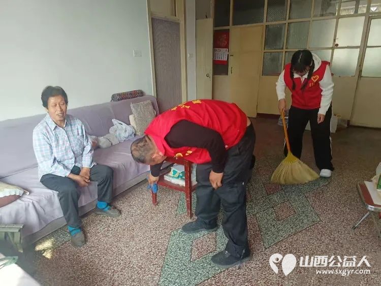 月满中秋送温情志愿服务暖人心----忻府区红色志愿服务队中秋佳节节前走访慰问志愿服务活动慰问生活困难家庭 - 第5张 - 山西公益人 月满中秋送温情志愿服务暖人心----忻府区红色志愿服务队中秋佳节节前走访慰问志愿服务活动慰问生活困难家庭 - 第5张