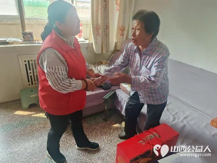 月满中秋送温情志愿服务暖人心----忻府区红色志愿服务队中秋佳节节前走访慰问志愿服务活动慰问生活困难家庭 - 第2张 - 山西公益人 月满中秋送温情志愿服务暖人心----忻府区红色志愿服务队中秋佳节节前走访慰问志愿服务活动慰问生活困难家庭 - 第2张