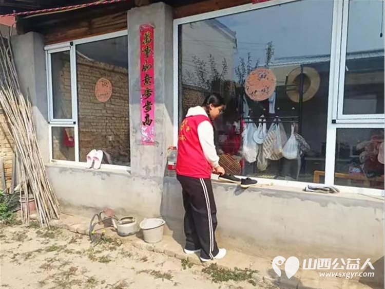 月满中秋送温情志愿服务暖人心----忻府区红色志愿服务队中秋佳节节前走访慰问志愿服务活动慰问生活困难家庭 - 第16张 - 山西公益人 月满中秋送温情志愿服务暖人心----忻府区红色志愿服务队中秋佳节节前走访慰问志愿服务活动慰问生活困难家庭 - 第16张