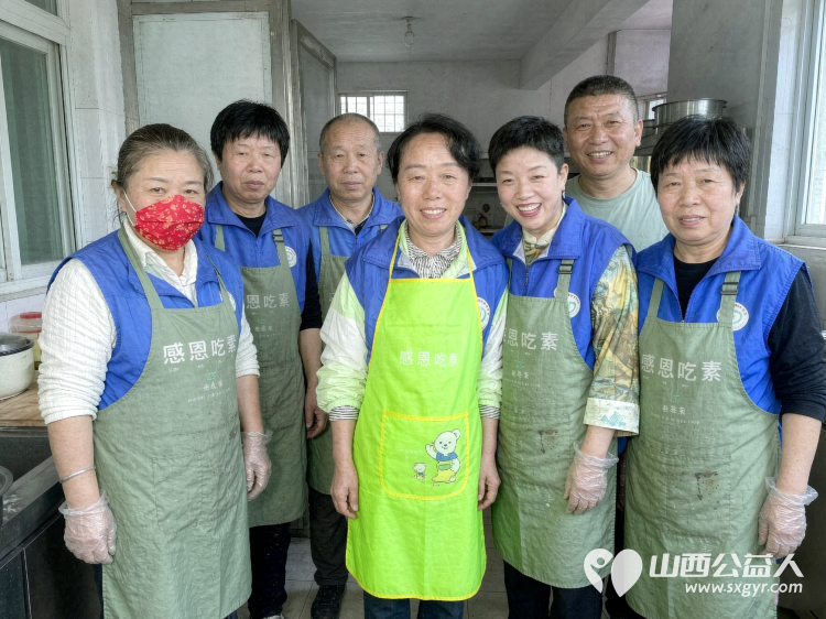 手工爱心月饼情暖敬老公益行----长治市雨花斋二部负责人王新丽带领思源公益志愿者们来到老军庄村亲手为长治市雨花斋二部的老人们制作爱心月饼提前送上节日的祝福与关怀 - 第1张 - 山西公益人 手工爱心月饼情暖敬老公益行----长治市雨花斋二部负责人王新丽带领思源公益志愿者们来到老军庄村亲手为长治市雨花斋二部的老人们制作爱心月饼提前送上节日的祝福与关怀 - 第1张