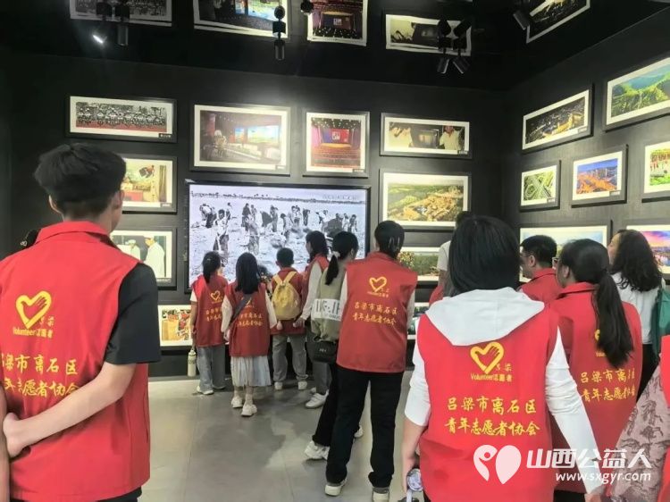 金秋护碧水青春看新城|吕梁市离石区青年志愿者协会组织青年志愿者以志愿之行绘就新城美好画卷奔赴如意湖沿岸新城美食街周边开展净滩护河环境整治志愿服务行动 - 第3张 - 山西公益人 金秋护碧水青春看新城|吕梁市离石区青年志愿者协会组织青年志愿者以志愿之行绘就新城美好画卷奔赴如意湖沿岸新城美食街周边开展净滩护河环境整治志愿服务行动 - 第3张