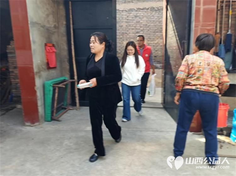 弘扬敬老美德共庆中秋佳节（纪实四）2026年9月19日介休市敬老协会开展中秋访贫慰问活动为80岁以上低保老人每人送上20斤精粉2斤五仁月饼2袋挂面 - 第11张