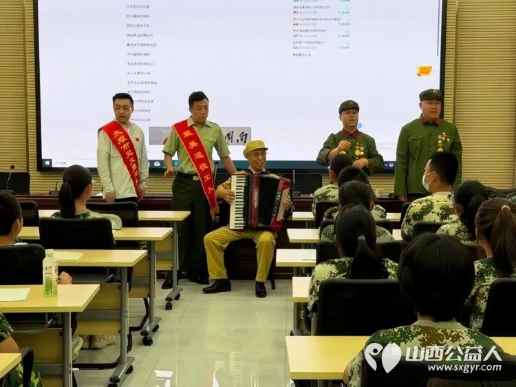 太原三十六中老军营校区开展爱国主义教育主题讲座特邀雷锋宣讲团山西分团志愿者走进校园与全校师生回望烽火岁月共抒家国情怀 - 第3张
