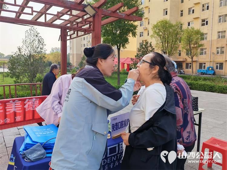 志愿服务进社区健康活动暖人心----2026年9月23日北坛街道花园街社区泰康嘉苑迎来了介休市敬老协会的志愿者为社区所有老人爱心理发义诊等多项贴心服务让尊老敬老的传统美德薪火相传 - 第17张 - 山西公益人 志愿服务进社区健康活动暖人心----2026年9月23日北坛街道花园街社区泰康嘉苑迎来了介休市敬老协会的志愿者为社区所有老人爱心理发义诊等多项贴心服务让尊老敬老的传统美德薪火相传 - 第17张