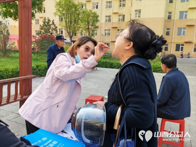 志愿服务进社区健康活动暖人心----2026年9月23日北坛街道花园街社区泰康嘉苑迎来了介休市敬老协会的志愿者为社区所有老人爱心理发义诊等多项贴心服务让尊老敬老的传统美德薪火相传 - 第11张 - 山西公益人 志愿服务进社区健康活动暖人心----2026年9月23日北坛街道花园街社区泰康嘉苑迎来了介休市敬老协会的志愿者为社区所有老人爱心理发义诊等多项贴心服务让尊老敬老的传统美德薪火相传 - 第11张