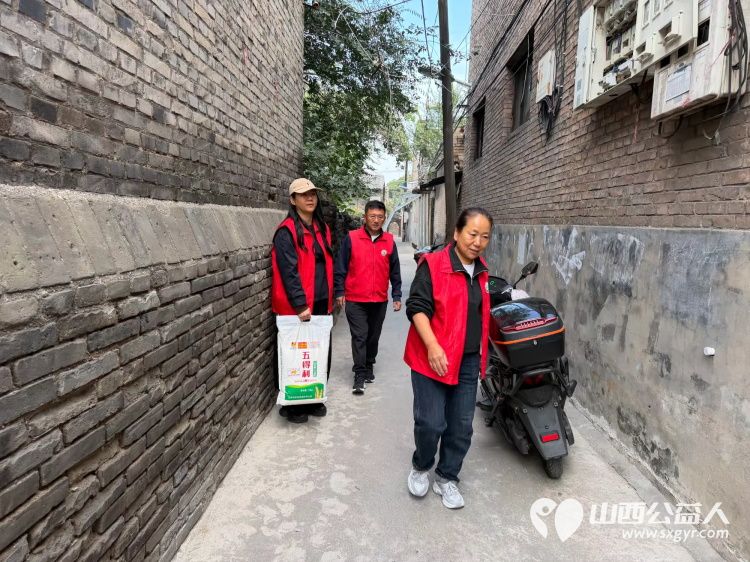 弘扬敬老美德共庆中秋佳节（纪实五）2026年9月20日介休市敬老协会开展中秋访贫慰问活动为80岁以上低保老人每人送上20斤精粉2斤五仁月饼2袋挂面 - 第20张