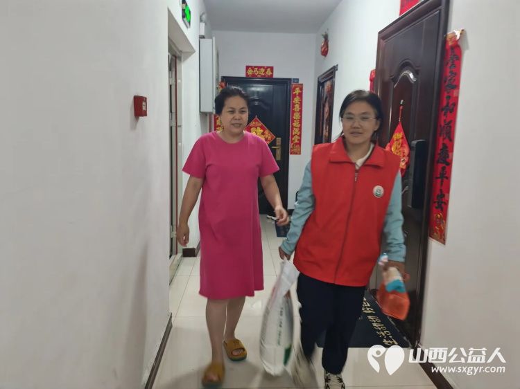 弘扬敬老美德共庆中秋佳节（纪实五）2026年9月20日介休市敬老协会开展中秋访贫慰问活动为80岁以上低保老人每人送上20斤精粉2斤五仁月饼2袋挂面 - 第17张