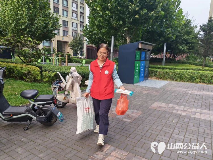 弘扬敬老美德共庆中秋佳节（纪实五）2026年9月20日介休市敬老协会开展中秋访贫慰问活动为80岁以上低保老人每人送上20斤精粉2斤五仁月饼2袋挂面 - 第21张