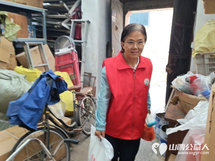 弘扬敬老美德共庆中秋佳节（纪实五）2026年9月20日介休市敬老协会开展中秋访贫慰问活动为80岁以上低保老人每人送上20斤精粉2斤五仁月饼2袋挂面 - 第15张