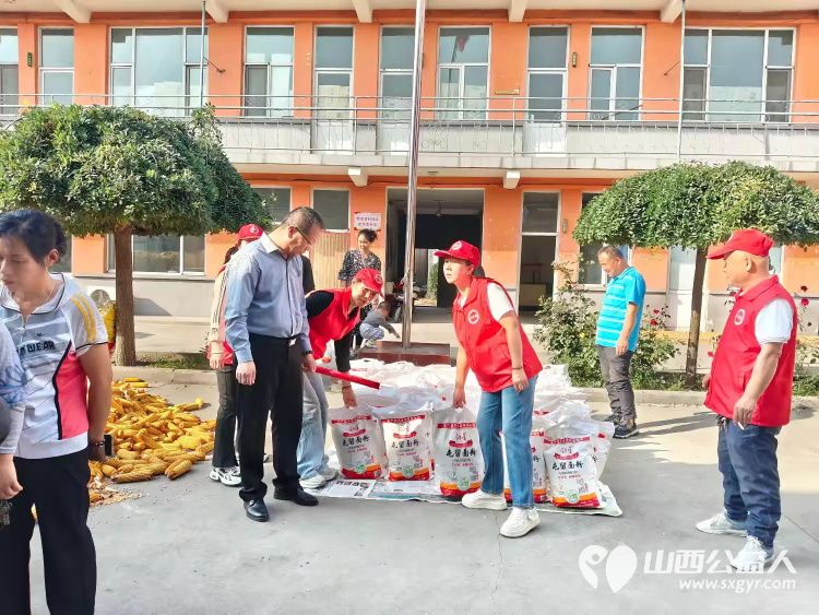 情暖中秋送关怀公益同行暖乡邻----潞城区正能量公益协会走进史回镇郭家堡村慰问老干部老党员和村民代表公益活动送上节日慰问品与诚挚的中秋祝福把暖心关怀送到大家心中 - 第18张