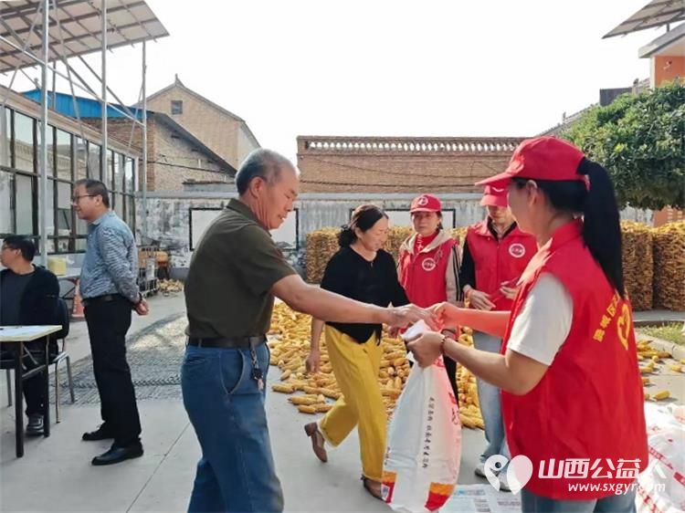 情暖中秋送关怀公益同行暖乡邻----潞城区正能量公益协会走进史回镇郭家堡村慰问老干部老党员和村民代表公益活动送上节日慰问品与诚挚的中秋祝福把暖心关怀送到大家心中 - 第16张