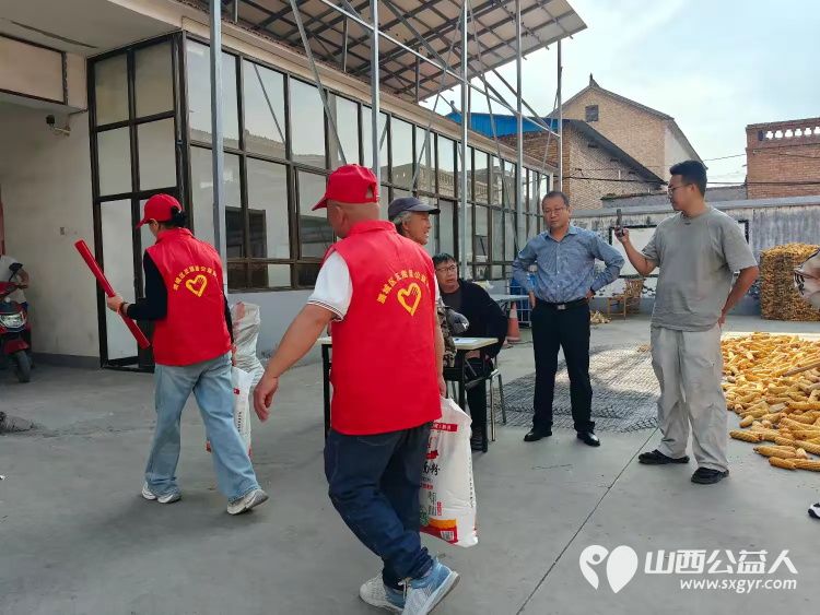 情暖中秋送关怀公益同行暖乡邻----潞城区正能量公益协会走进史回镇郭家堡村慰问老干部老党员和村民代表公益活动送上节日慰问品与诚挚的中秋祝福把暖心关怀送到大家心中 - 第19张
