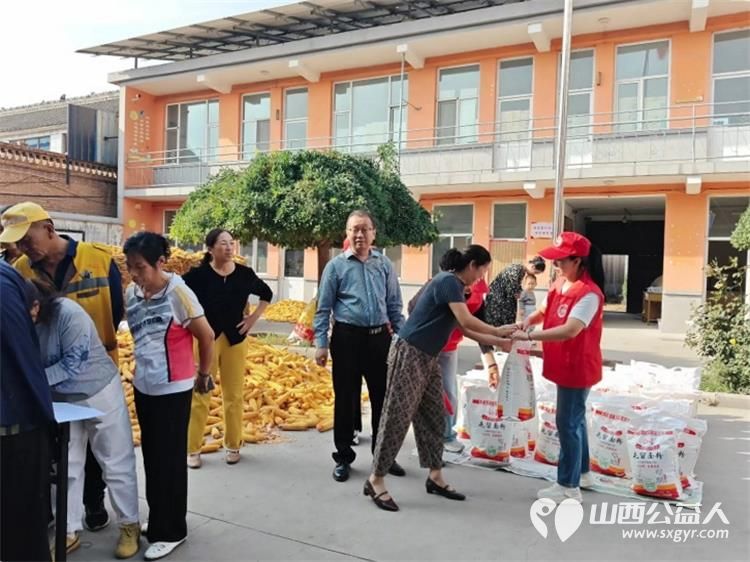 情暖中秋送关怀公益同行暖乡邻----潞城区正能量公益协会走进史回镇郭家堡村慰问老干部老党员和村民代表公益活动送上节日慰问品与诚挚的中秋祝福把暖心关怀送到大家心中 - 第12张