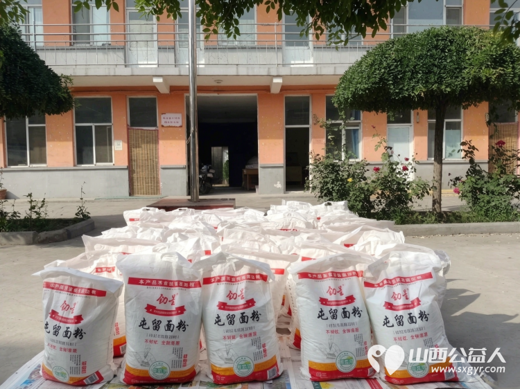 情暖中秋送关怀公益同行暖乡邻----潞城区正能量公益协会走进史回镇郭家堡村慰问老干部老党员和村民代表公益活动送上节日慰问品与诚挚的中秋祝福把暖心关怀送到大家心中 - 第11张