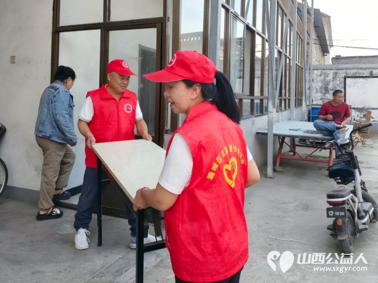 情暖中秋送关怀公益同行暖乡邻----潞城区正能量公益协会走进史回镇郭家堡村慰问老干部老党员和村民代表公益活动送上节日慰问品与诚挚的中秋祝福把暖心关怀送到大家心中 - 第5张