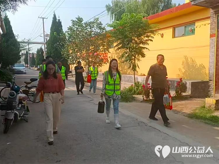 在中秋佳节来临之际文水县爱心帮扶志愿者协会志愿者走进西宜亭村慰问困难群众孟秀山老人为他送上节日的问候与美好祝愿 - 第4张