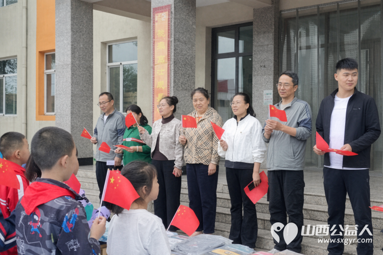 太原市阳光益佳信息服务有限公司助学扶困走进西谷小学开展一对一帮扶公益慰问活动为20名困境学生送去各类生活物资为乡村教育事业与困境学子成长保驾护航 - 第13张 - 山西公益人 太原市阳光益佳信息服务有限公司助学扶困走进西谷小学开展一对一帮扶公益慰问活动为20名困境学生送去各类生活物资为乡村教育事业与困境学子成长保驾护航 - 第13张