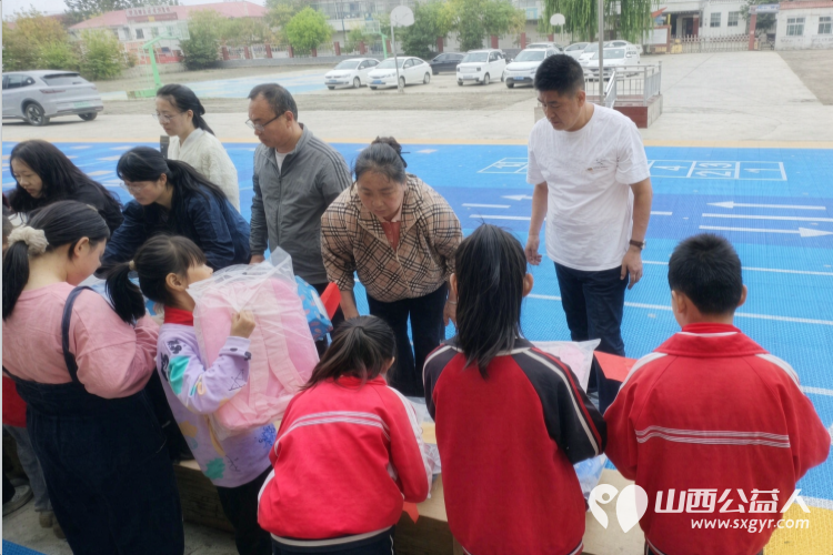 太原市阳光益佳信息服务有限公司助学扶困走进西谷小学开展一对一帮扶公益慰问活动为20名困境学生送去各类生活物资为乡村教育事业与困境学子成长保驾护航 - 第8张 - 山西公益人 太原市阳光益佳信息服务有限公司助学扶困走进西谷小学开展一对一帮扶公益慰问活动为20名困境学生送去各类生活物资为乡村教育事业与困境学子成长保驾护航 - 第8张