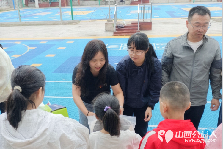 太原市阳光益佳信息服务有限公司助学扶困走进西谷小学开展一对一帮扶公益慰问活动为20名困境学生送去各类生活物资为乡村教育事业与困境学子成长保驾护航 - 第9张 - 山西公益人 太原市阳光益佳信息服务有限公司助学扶困走进西谷小学开展一对一帮扶公益慰问活动为20名困境学生送去各类生活物资为乡村教育事业与困境学子成长保驾护航 - 第9张