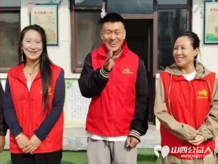 月圆中秋送温情----忻州市爱心公益协会赴台怀镇开展中秋慰问活动走进台怀镇杨柏峪小学给孩子们送上月饼与节日祝福传递社会温情 - 第5张 - 山西公益人 月圆中秋送温情----忻州市爱心公益协会赴台怀镇开展中秋慰问活动走进台怀镇杨柏峪小学给孩子们送上月饼与节日祝福传递社会温情 - 第5张