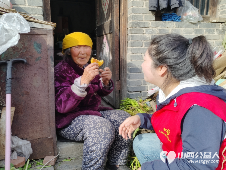 月圆中秋送温情----忻州市爱心公益协会赴台怀镇走进6个村庄开展中秋慰问活动为五保户低保户老党员困难家庭送上月饼与节日祝福传递社会温情 - 第12张