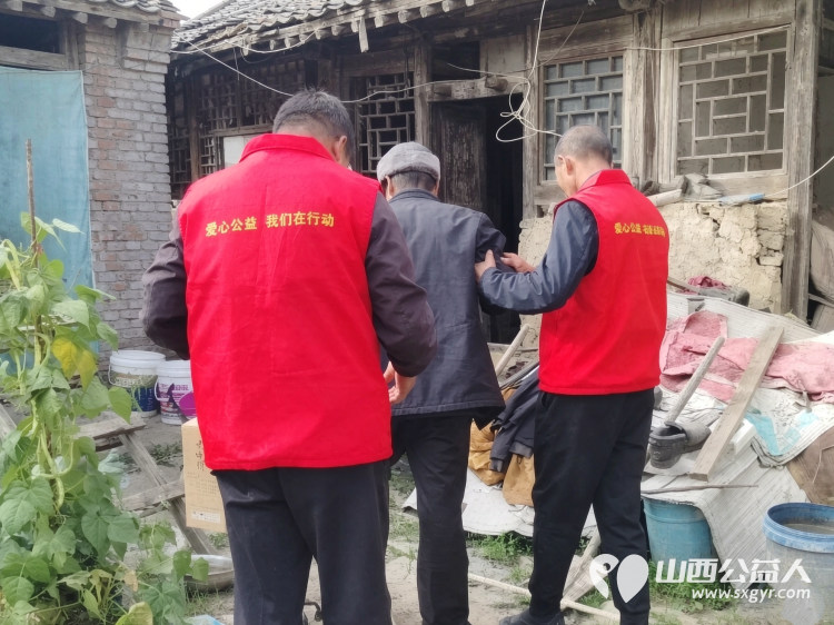 月圆中秋送温情----忻州市爱心公益协会赴台怀镇走进6个村庄开展中秋慰问活动为五保户低保户老党员困难家庭送上月饼与节日祝福传递社会温情 - 第10张