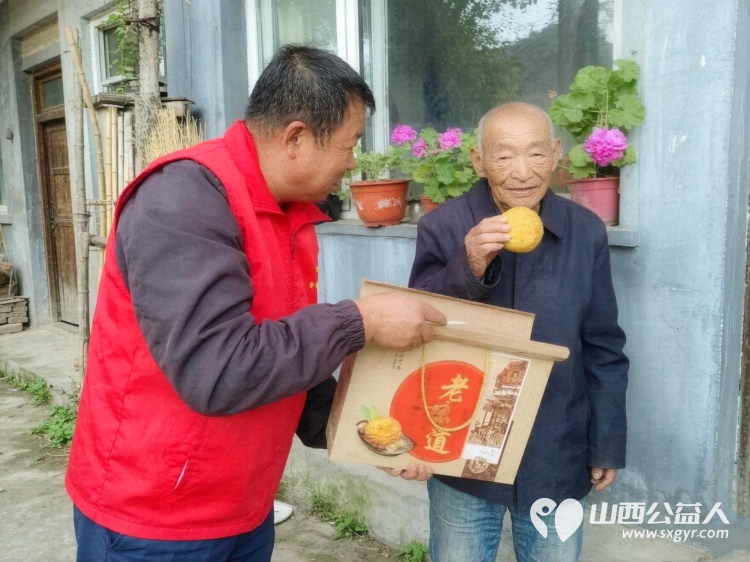 月圆中秋送温情----忻州市爱心公益协会赴台怀镇走进6个村庄开展中秋慰问活动为五保户低保户老党员困难家庭送上月饼与节日祝福传递社会温情 - 第5张